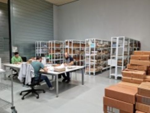 O AM de San Vicente del Raspeig limpa e clasifica 14.464 caixas e máis 922 libros de documentación histórica e municipal, diseminada en dependencias municipais