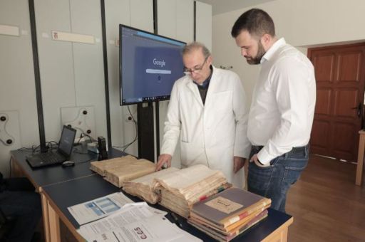 O Concello dixitaliza o libro de actas e acordos do Archivo Histórico Municipal de Cáceres