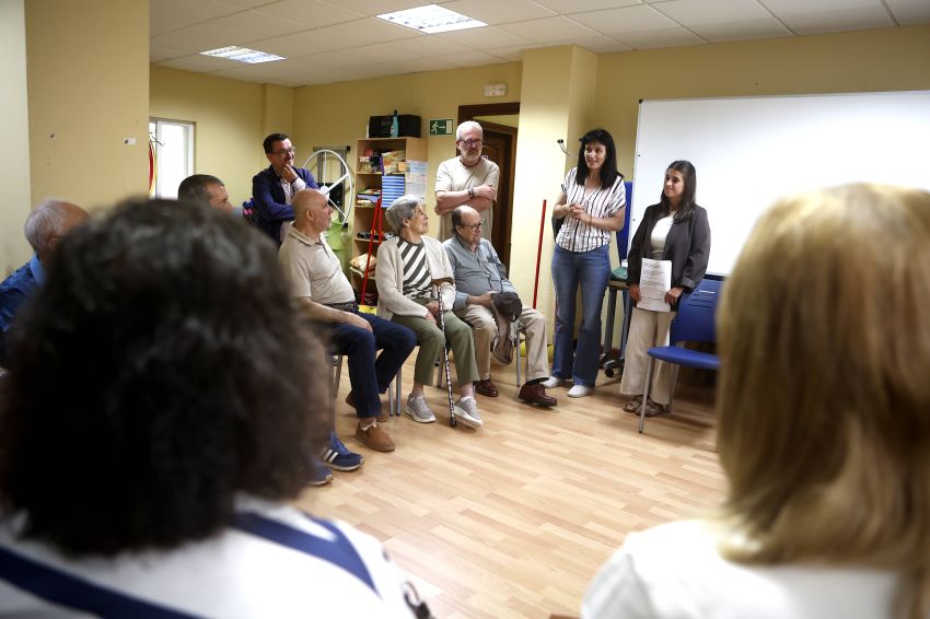 A Deputación destaca o labor de Párkinson Ferrol na atención ás persoas afectadas e ás súas familias