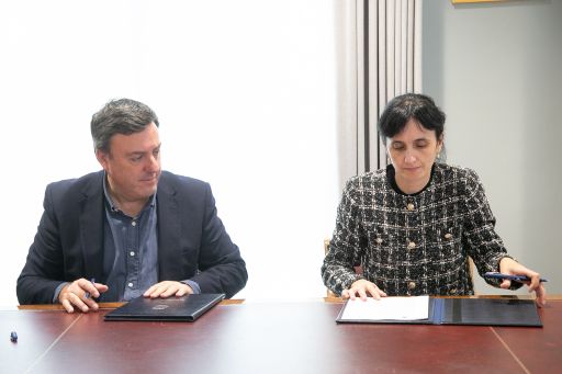 A Deputación e o Concello das Pontes asinan o convenio para construír a primeira Casa de Acompañamento ás Persoas Maiores da provincia