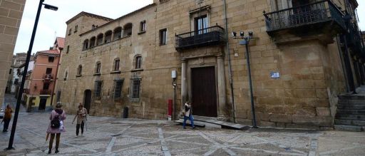 O palacio do Arcediano de Plasencia, cerrado, leva 6 anos cedido para arquivo