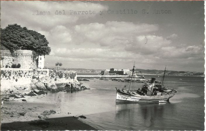 Praia do Parrote e Castelo de San Antón [194-].jpg