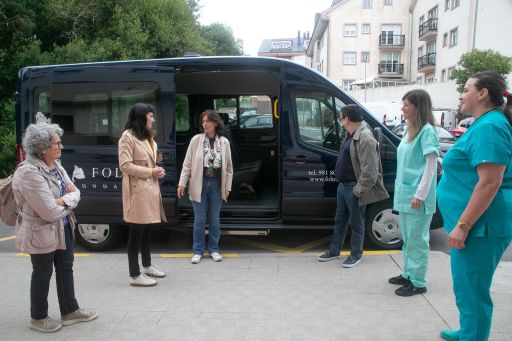 A Deputación reforza a atención sociosanitaria da Fundación Foltra coa entrega dun novo vehículo adaptado