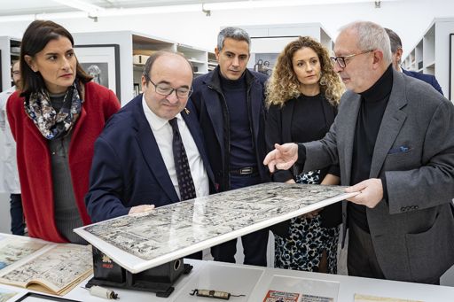Iceta visita a colección de Lafuente en Heras e a antiga sede do Banco de España que acollerá o centro asociado do Raíña Sofía e o arquivo